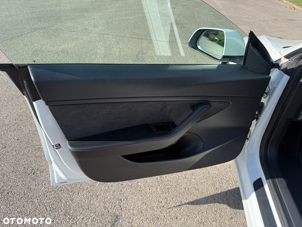 Tesla Model 3 - 12