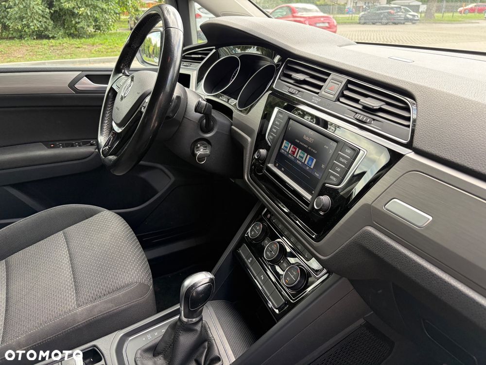 Volkswagen Touran - 23