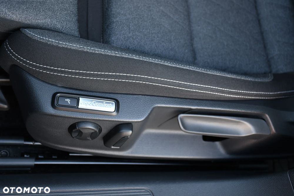 Volkswagen Passat 2.0 TDI SCR DSG Business - 12