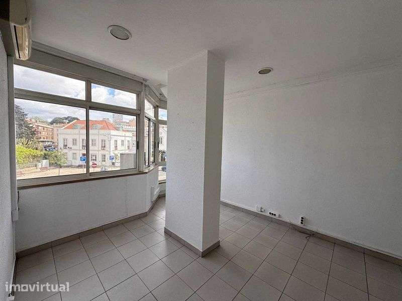 Escritório compartimentado 55 m2 -  Zona Central - Almada