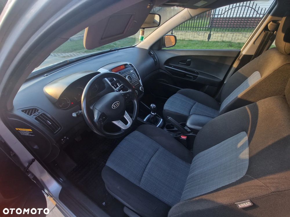 Kia Ceed 1.6 Crdi M - 10