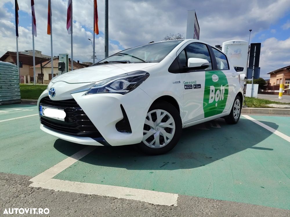 Toyota Yaris 1.5 VVT-i HSD Active - 1