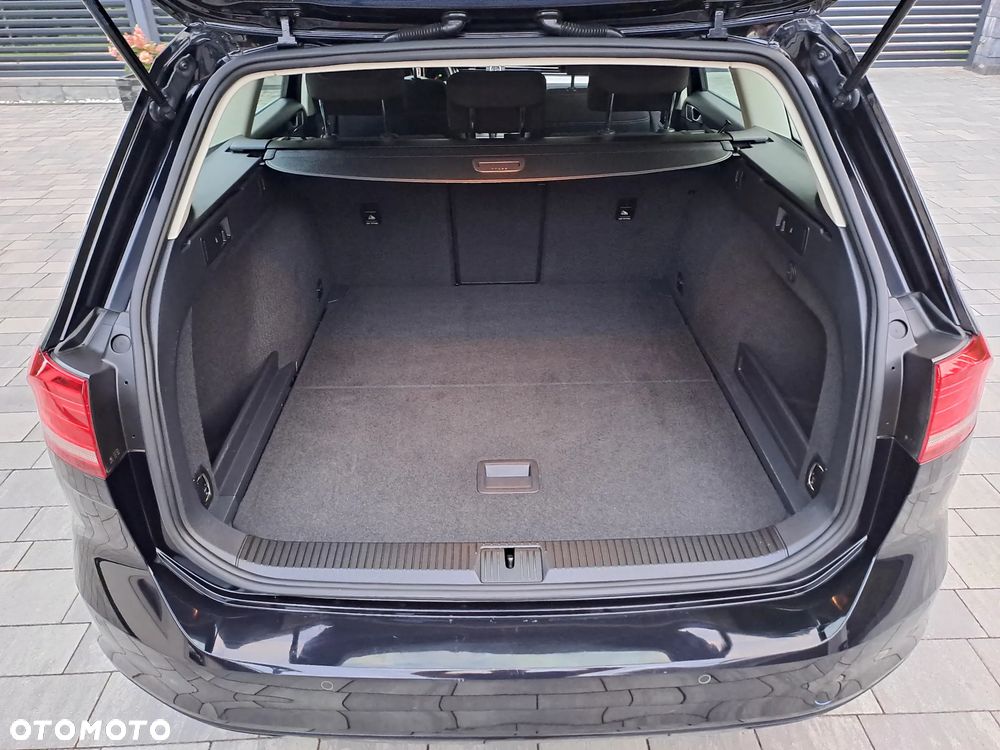 Volkswagen Passat - 25