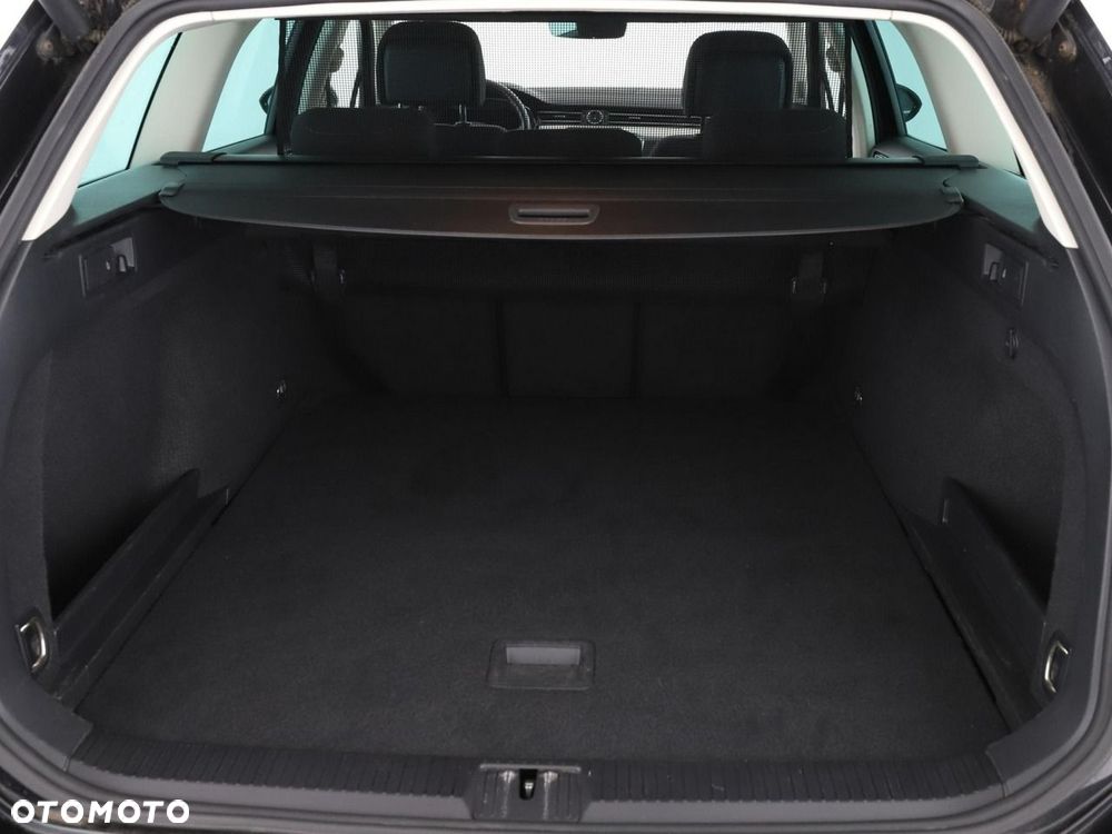 Volkswagen Passat - 21