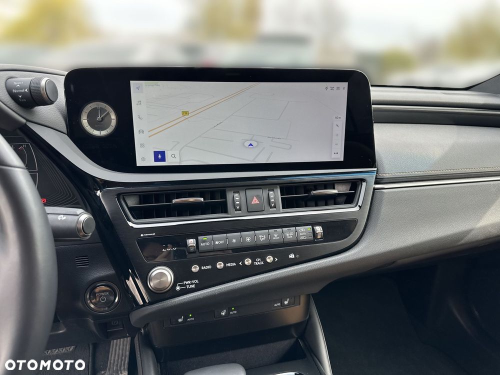 Lexus ES 300h Business Edition - 14