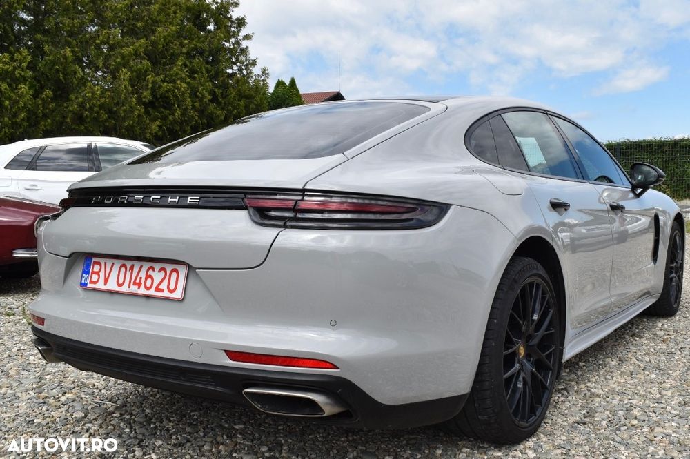 Porsche Panamera - 4