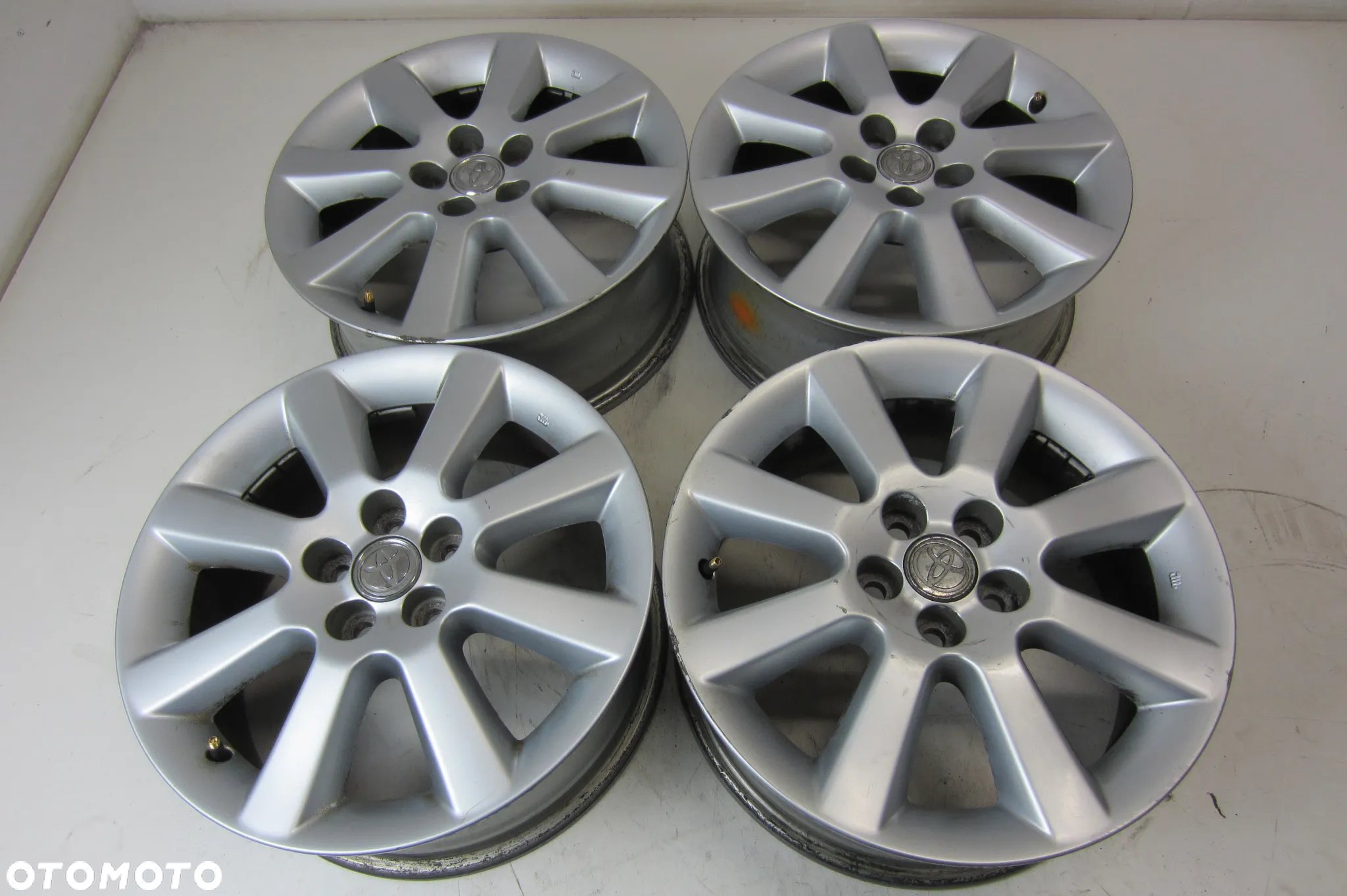 FELGI ALUMINIOWE 16 TOYOTA AVENSIS II PRIUS HYBRYDA YARIS IV 5X100 - 4