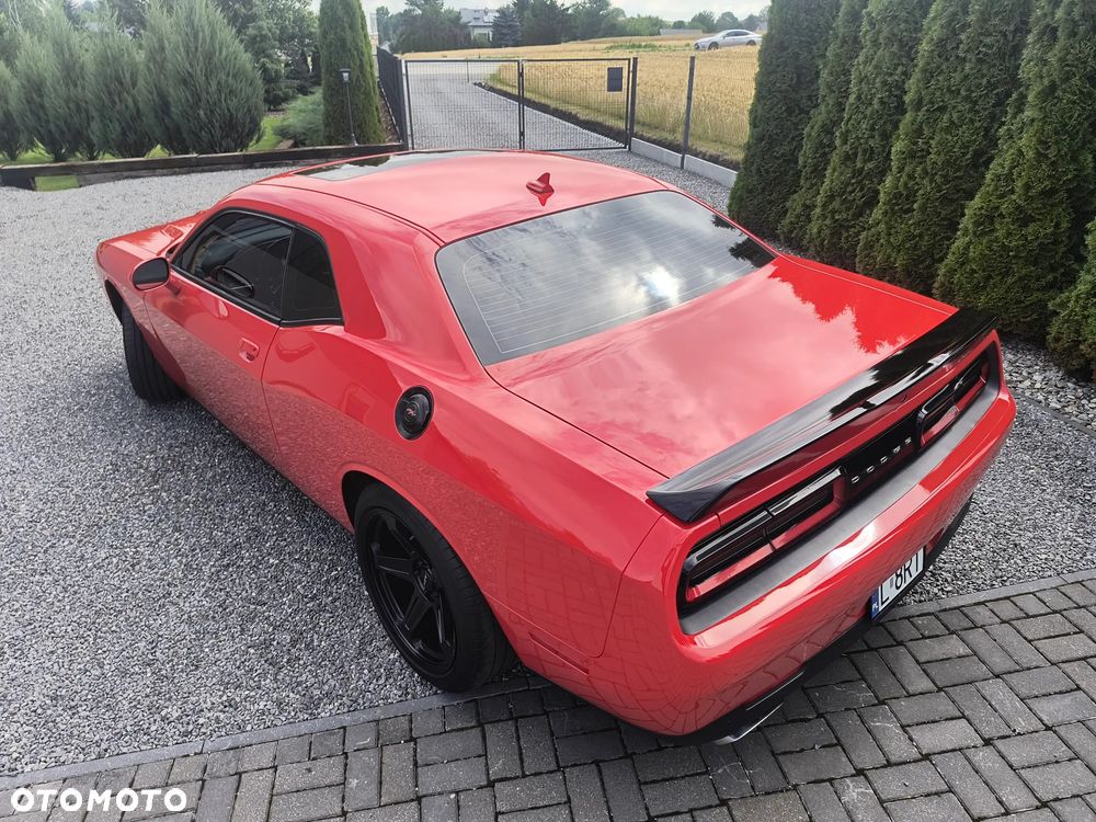 Dodge Challenger - 8