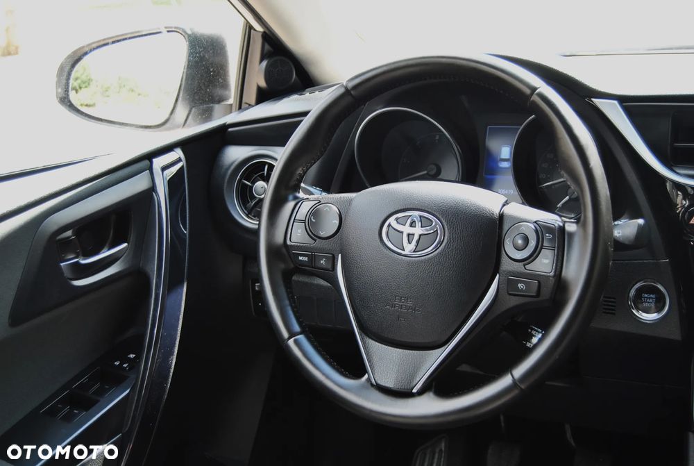 Toyota Auris 1.6 D-4D Dynamic - 10