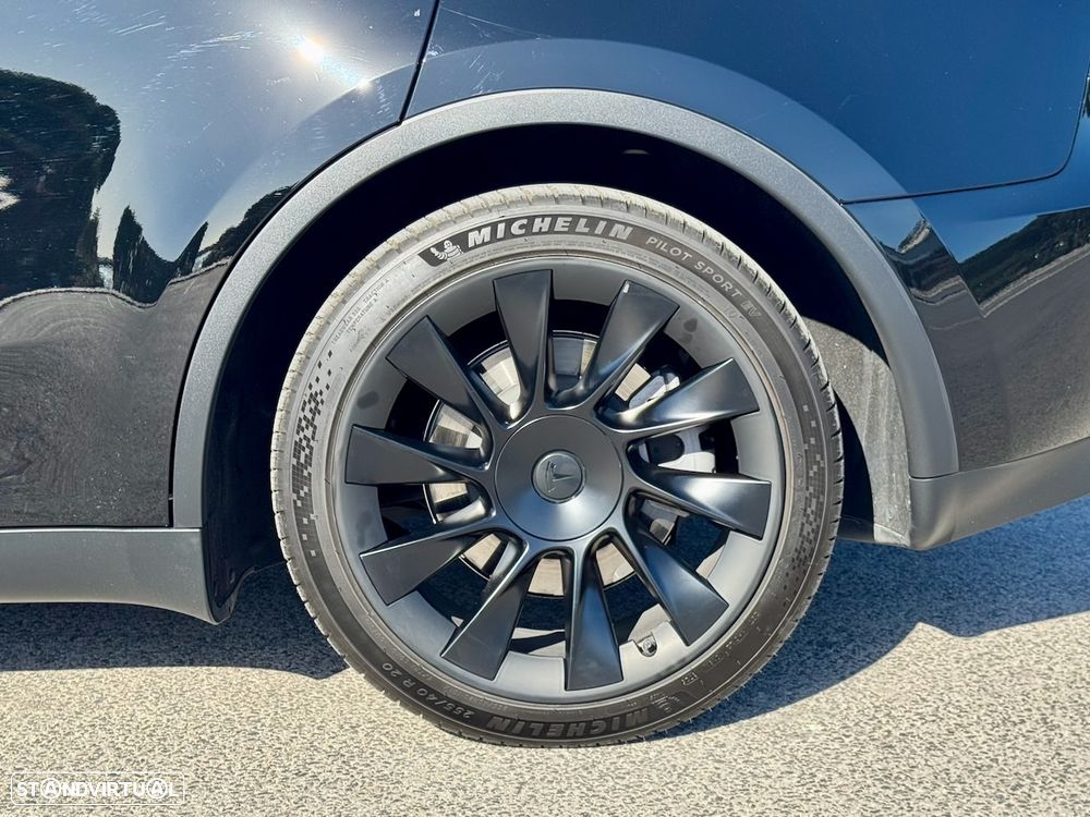 Tesla Model Y Long-Range RWD - 9