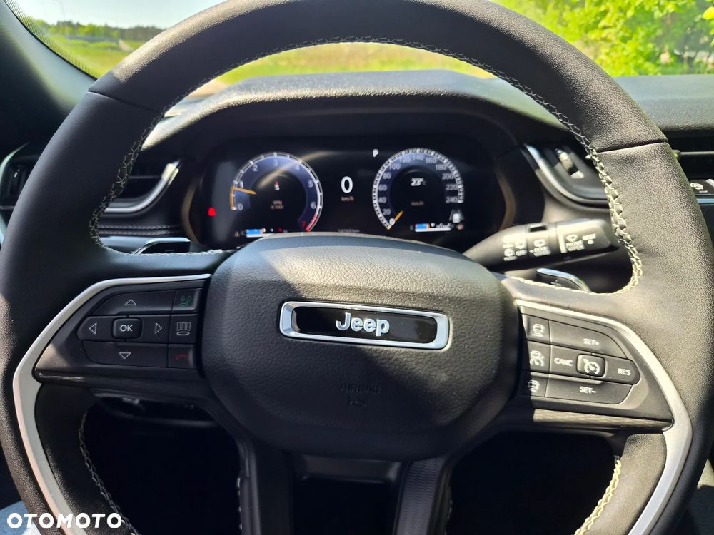 Jeep Grand Cherokee - 22