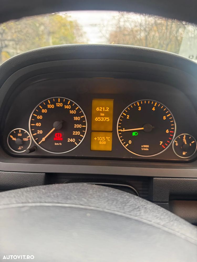 Mercedes-Benz A 160 BlueEFFICIENCY Elegance - 8