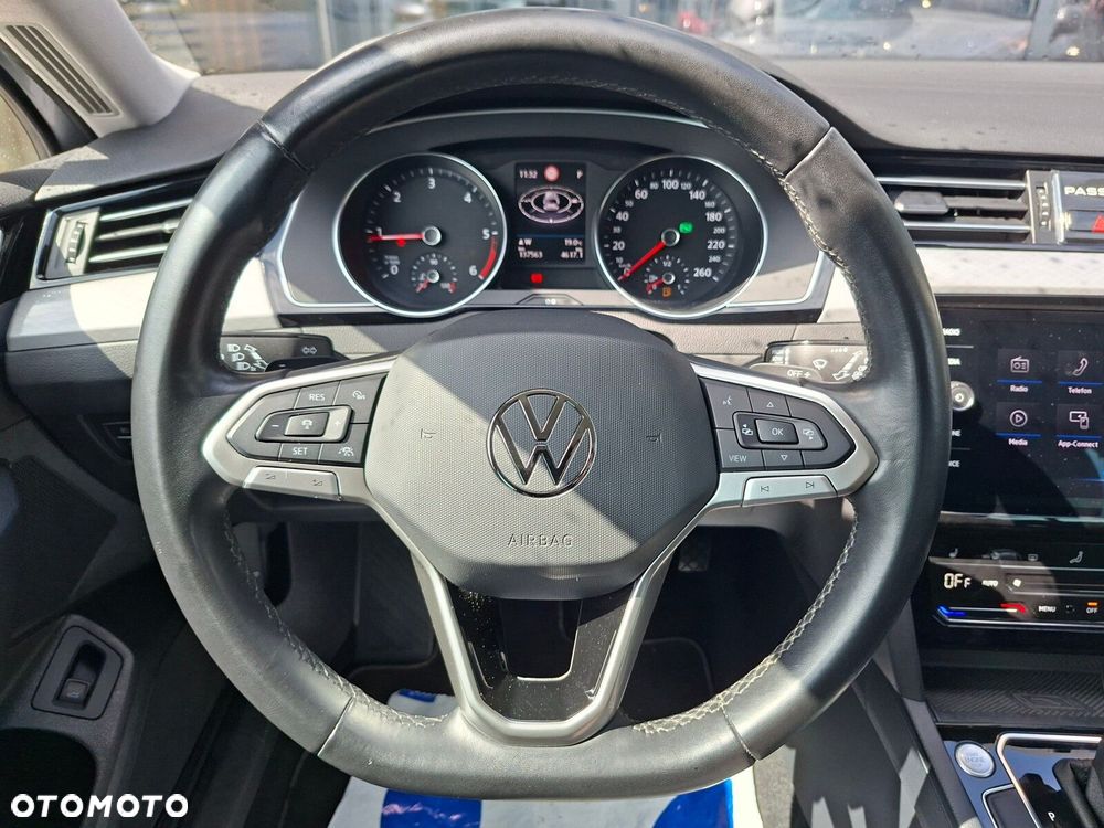 Volkswagen Passat - 17