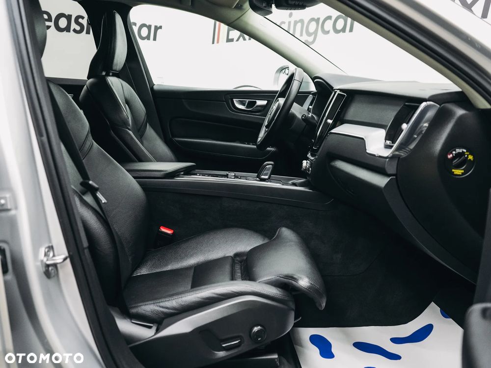 Volvo XC 60 B4 D Geartronic Momentum - 32