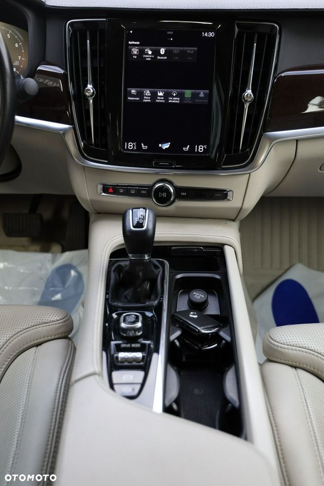 Volvo S90 - 34