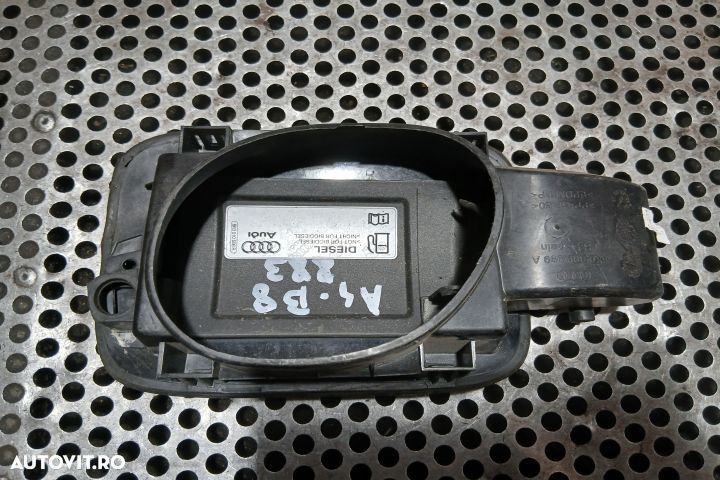 Usita rezervor 8K0010508R 8K0809999A 8K0010508R 8K0809999A Audi A4 B8 - 2
