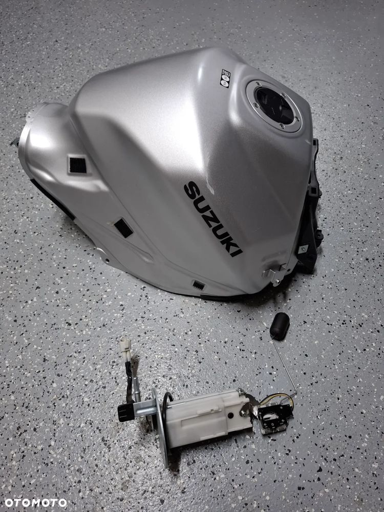 Suzuki GSXS 950 1000 zbiornik bak pompa paliwa - 1
