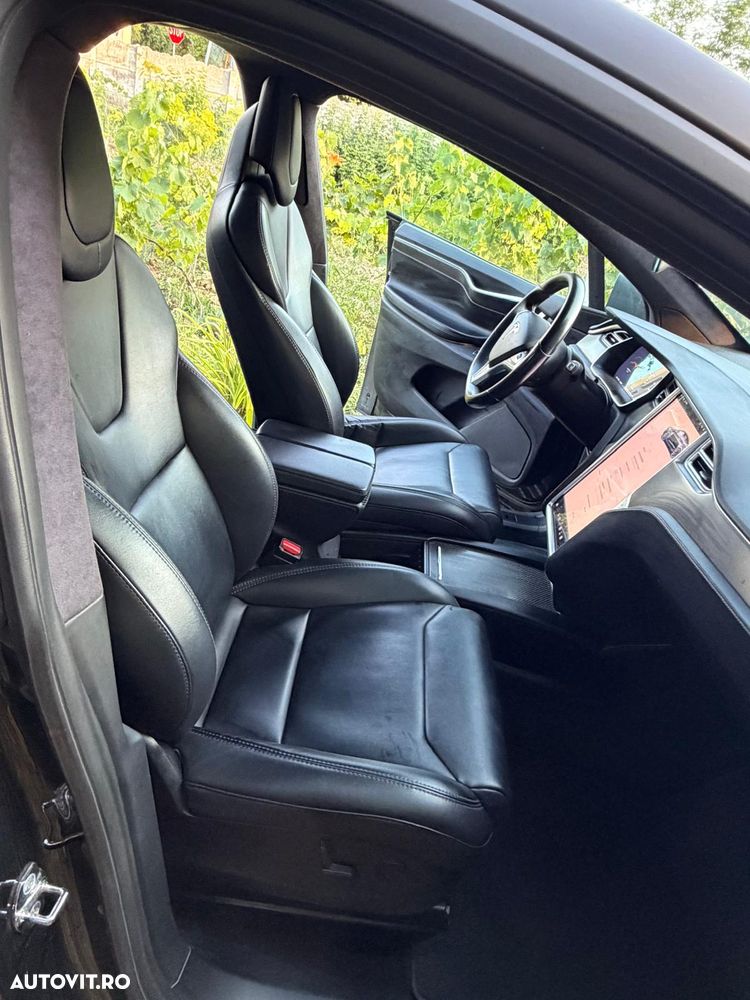 Tesla Model X - 7