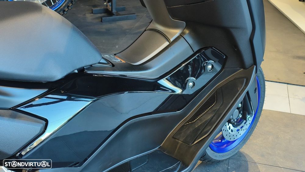 Yamaha NMAX - 4