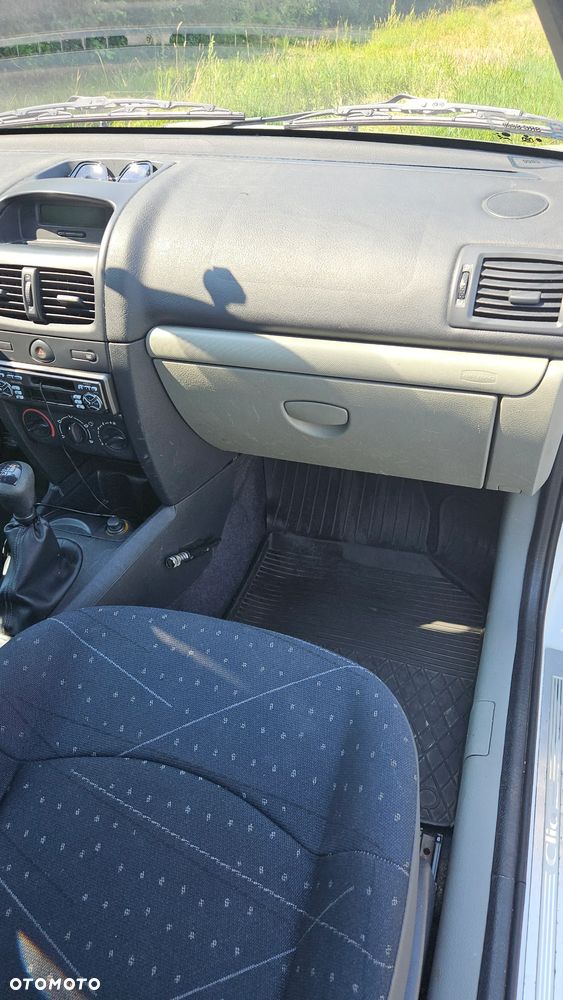 Renault Clio 1.2 16V Authentique - 9