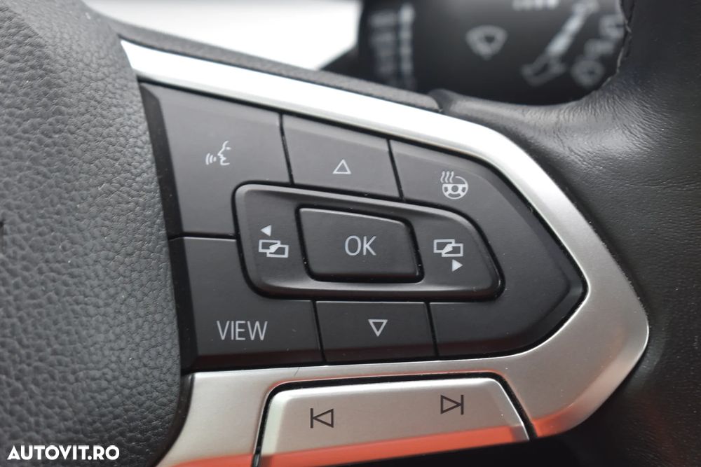 Volkswagen Golf 2.0 TDI Life - 35