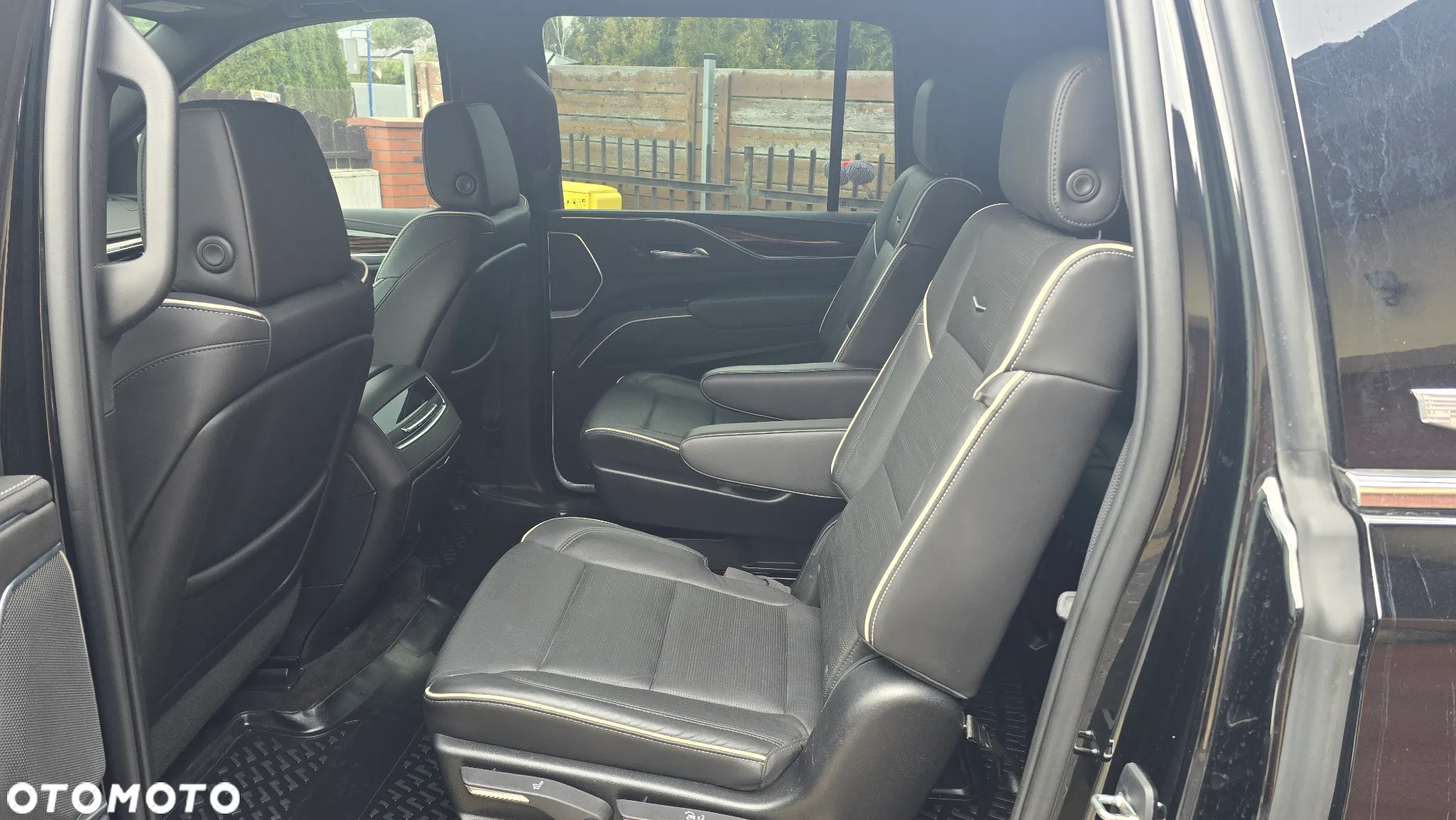 Cadillac Escalade - 4