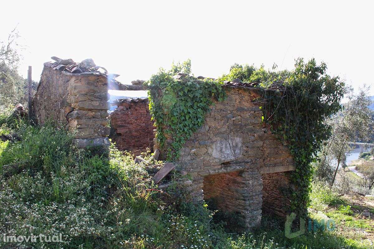 Terreno c/ ruínas - Grande imagem: 4/25