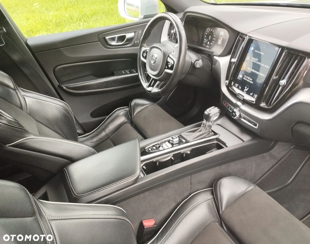 Volvo XC 60 D5 SCR AWD R-Design - 17