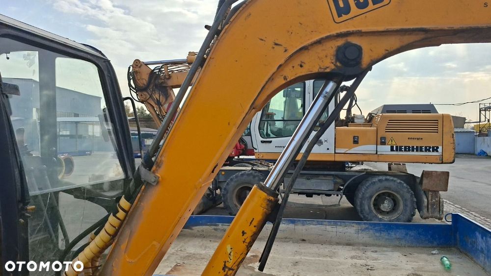 JCB 8052 - 40