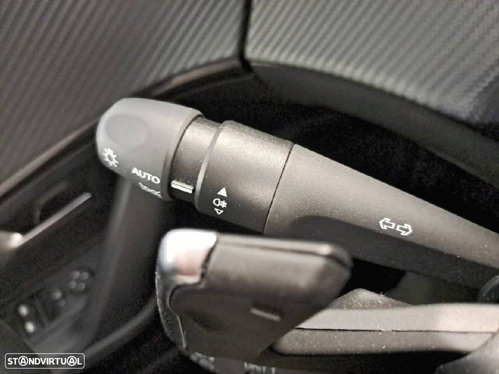 Peugeot 2008 1.2 Hybrid Allure e-DCS6 - 14