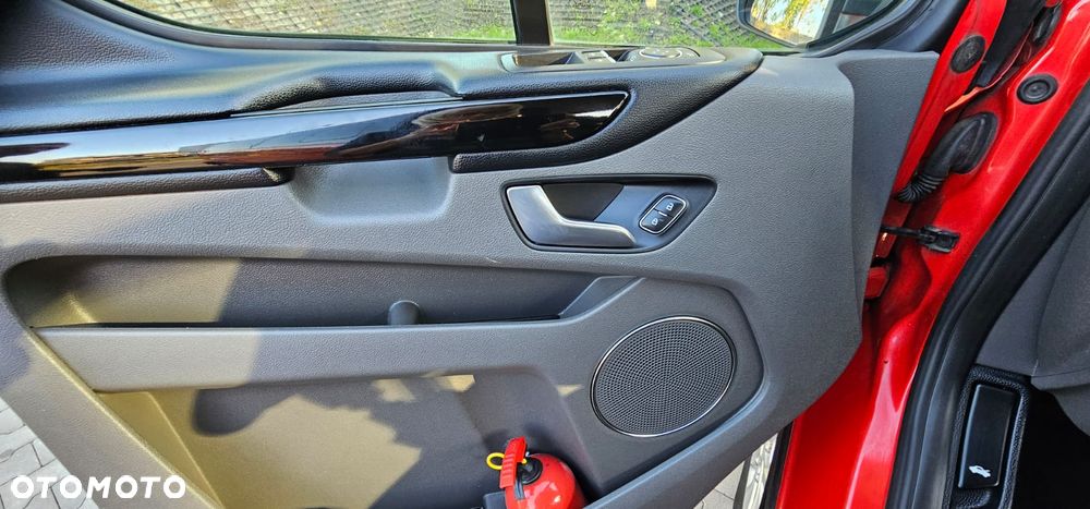 Ford Tourneo Custom - 12