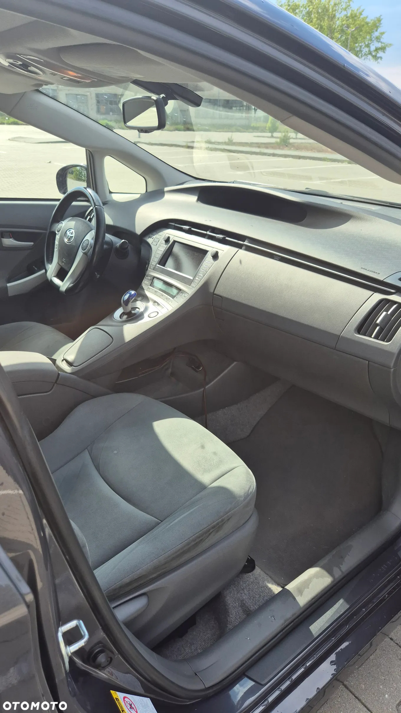 Toyota Prius (Hybrid) Executive - 12