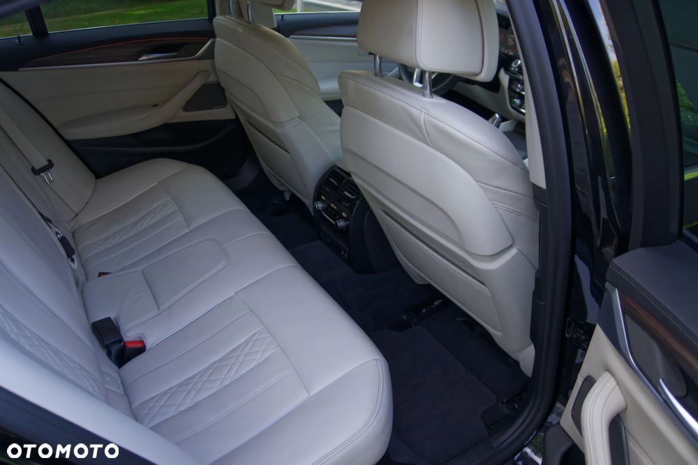 BMW Seria 5 530i xDrive mHEV Luxury Line - 22