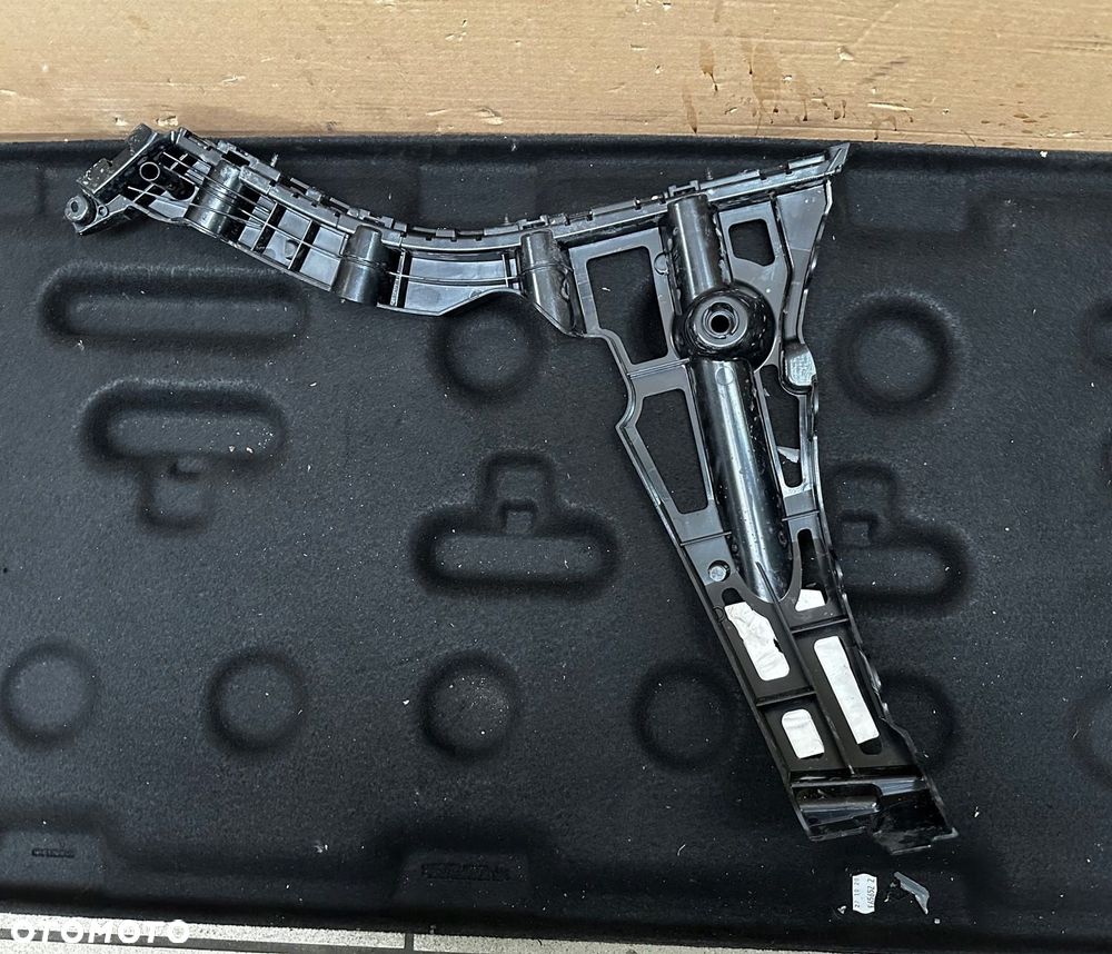 MERCEDES C KLASA W206 ŚLIZG MOCOWANIE ZDERZAKA LEWY PRZÓD A2068850701 - 2