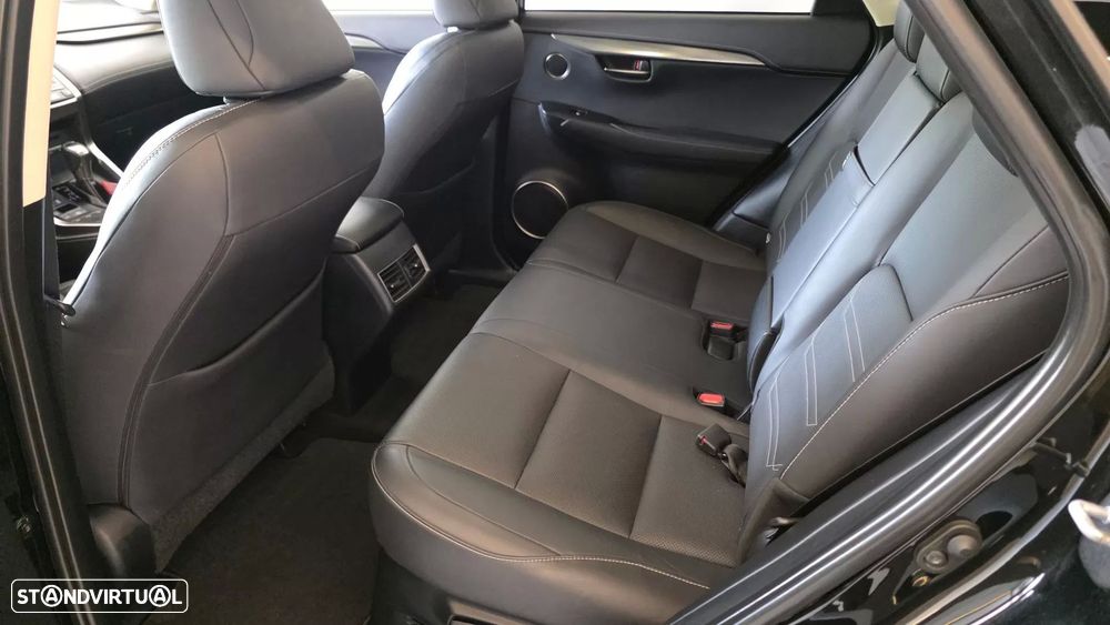Lexus NX 300h Executive - 57