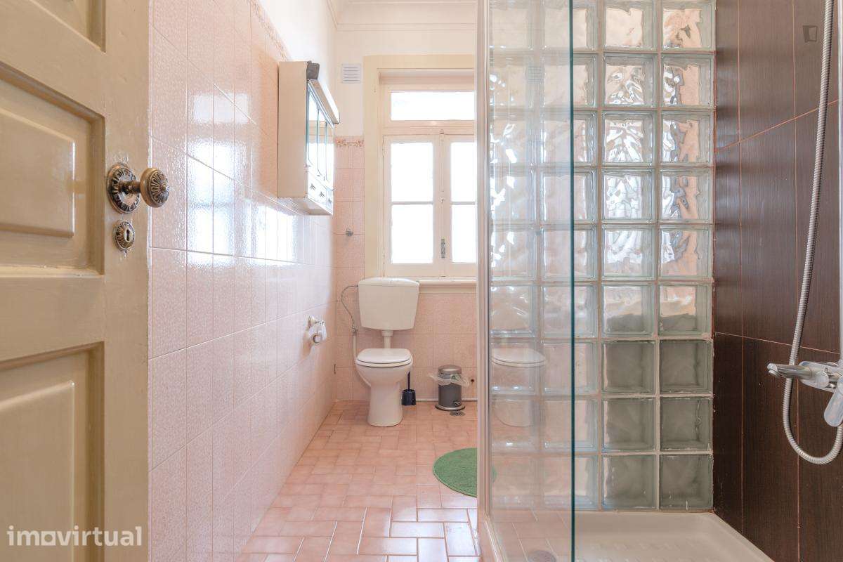 Quarto - localizado em Alameda Lisbon - Grande imagem: 5/13