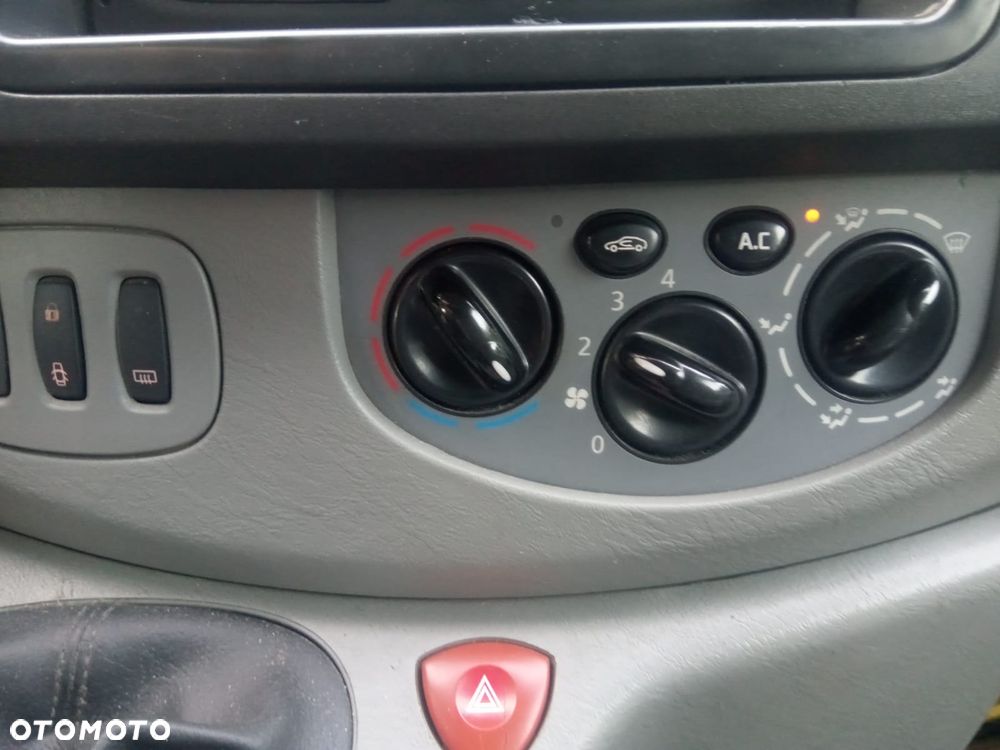 Opel VIVARO - 14