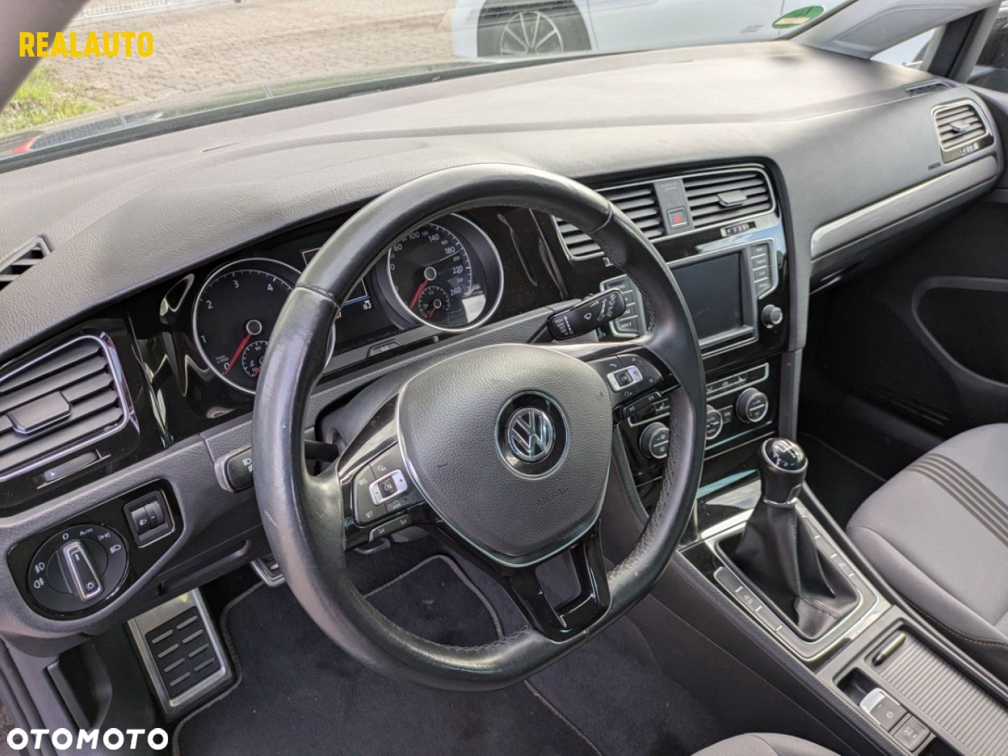 Volkswagen Golf - 18
