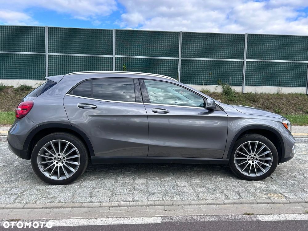 Mercedes-Benz GLA 250 4Matic 7G-DCT UrbanStyle Edition - 6