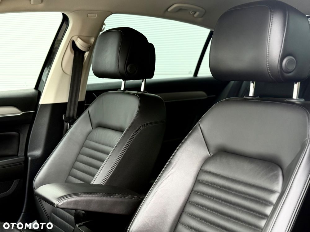 Volkswagen Passat 1.6 TDI SCR DSG - 24