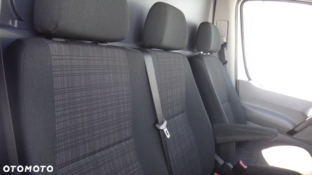 Mercedes-Benz Sprinter - 14
