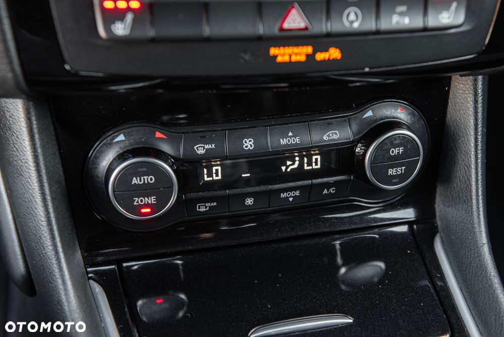 Infiniti Q30 1.6t Premium - 23