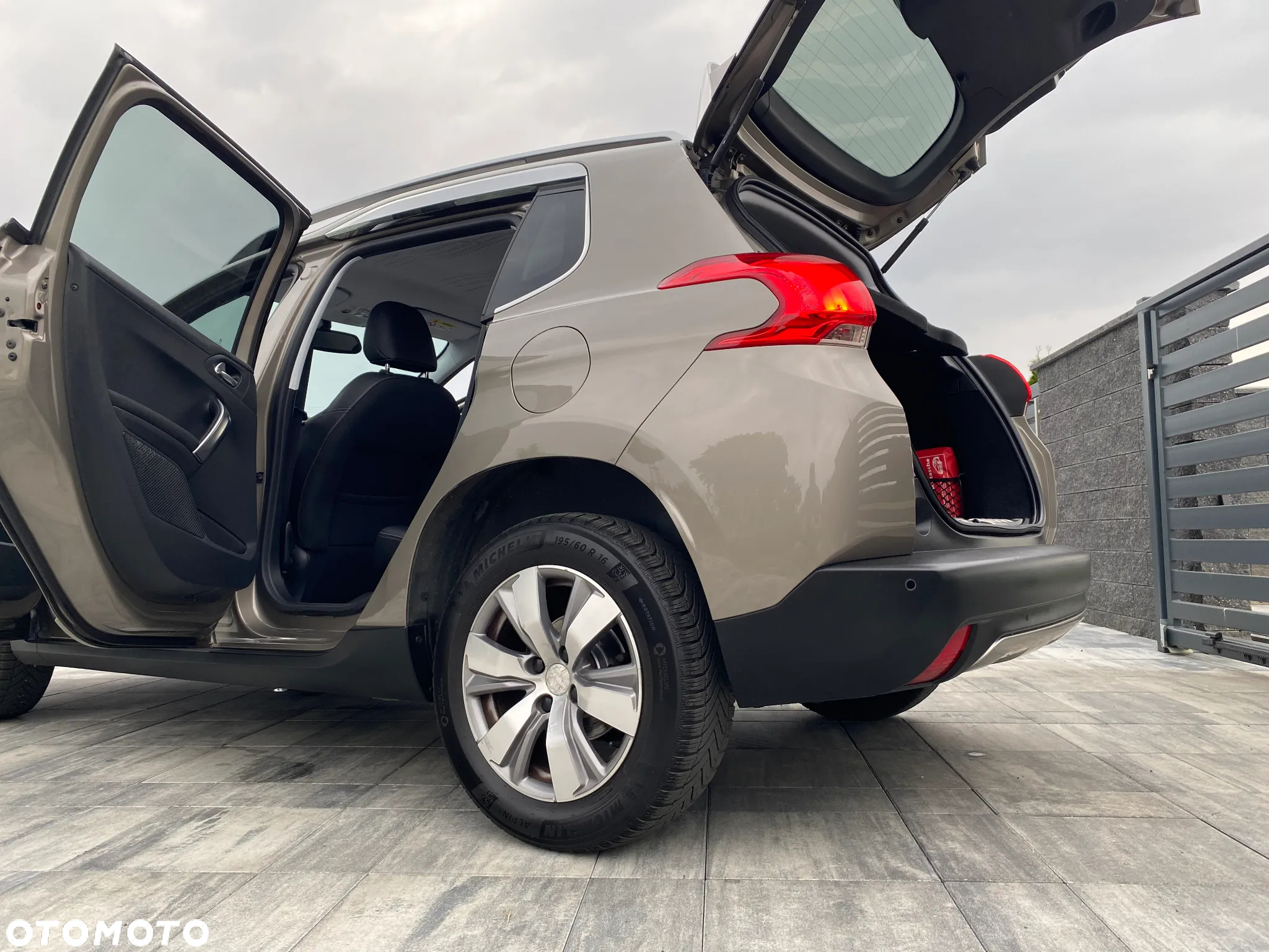 Peugeot 2008 1.2 Pure Tech Allure S&S - 26