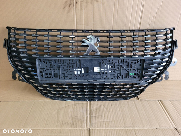 ATRAPA CHŁODNICY GRILL PEUGEOT 208 II 9841999880 19-