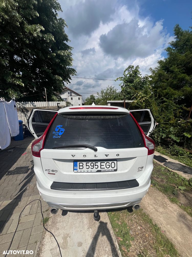 Volvo XC 60 D5AWD R-Design - 4