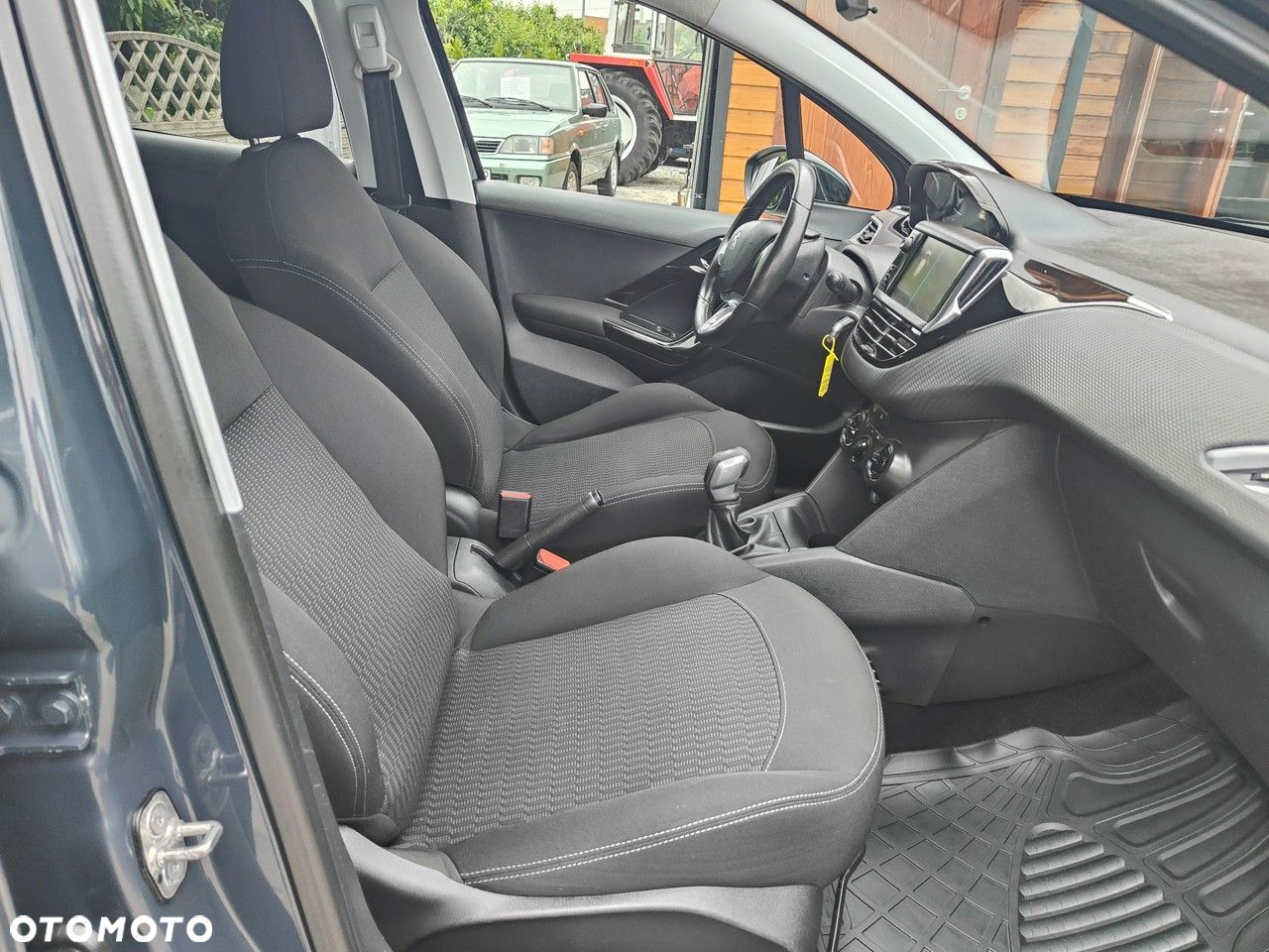 Peugeot 208 - 17