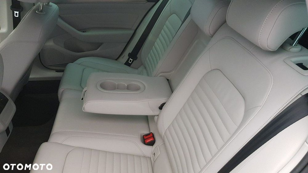 Volkswagen Passat - 16