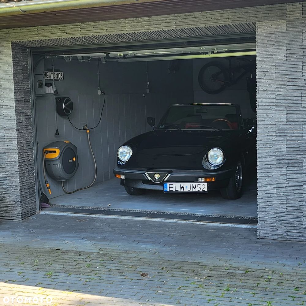 Alfa Romeo Spider - 25