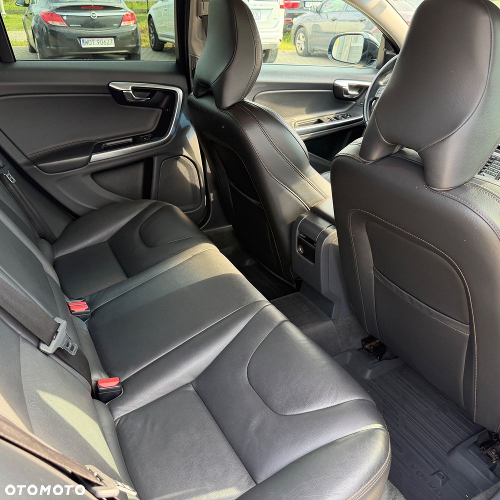 Volvo V60 Cross Country - 9