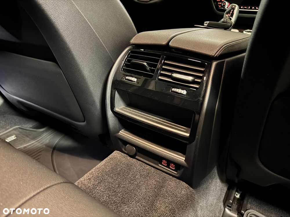 BMW Seria 5 530i xDrive mHEV - 28